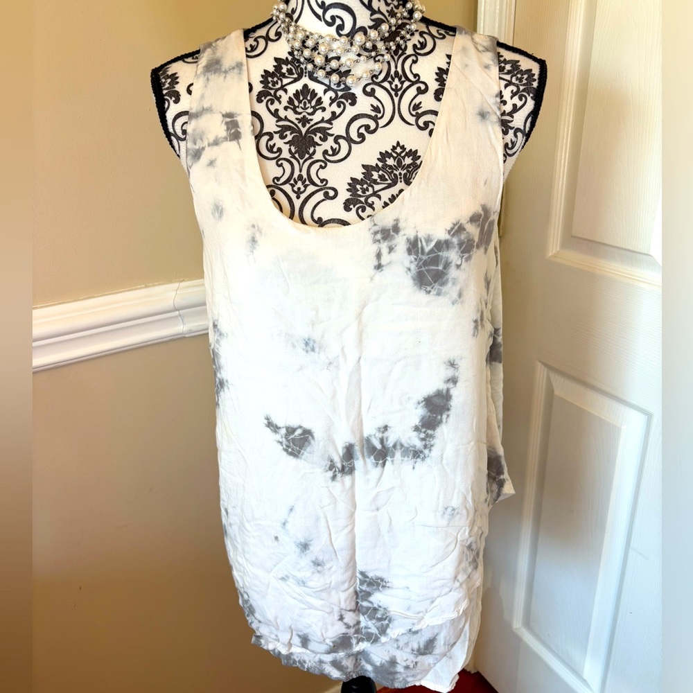Anthropologie XCVI- women’s, white & gray marbled sleeveless top, asymmetrical.